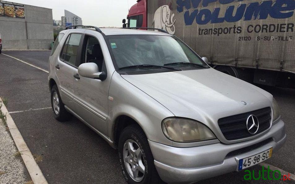 2001' Mercedes-Benz Ml-270 photo #2