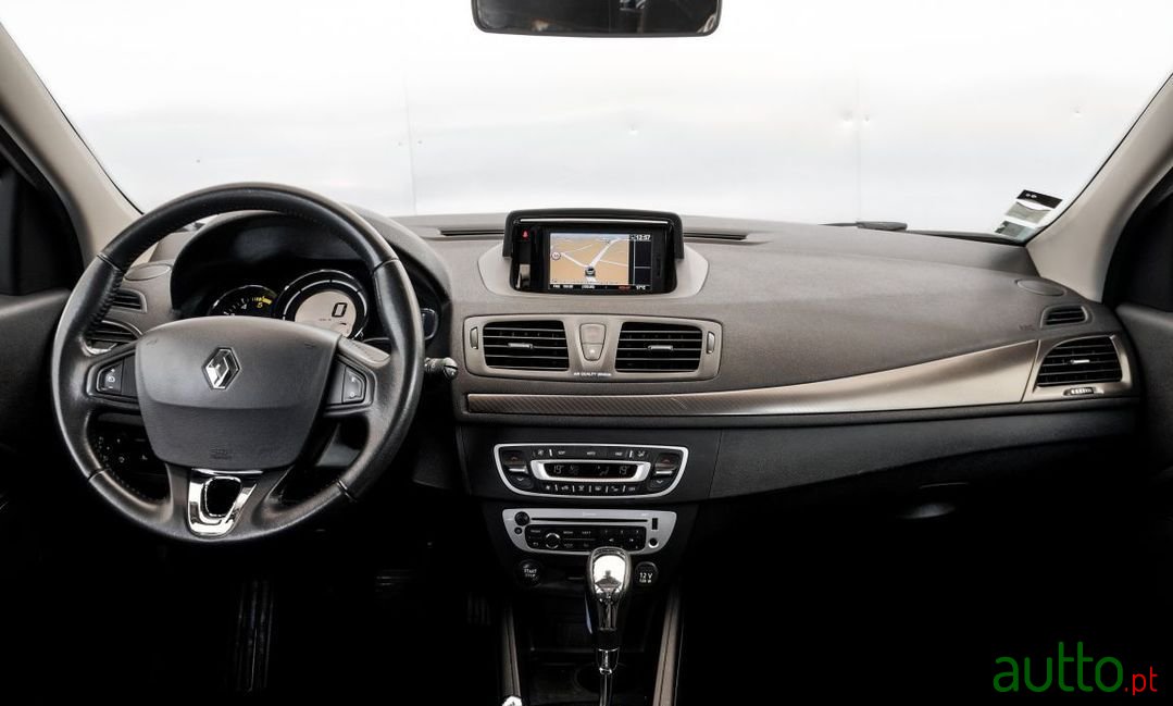 2013' Renault Megane Sport Tourer photo #6