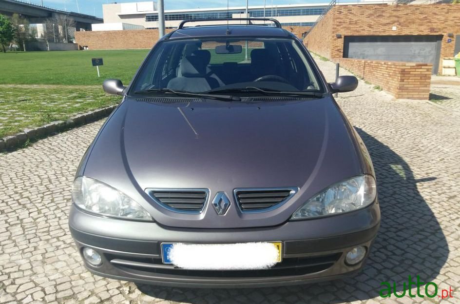 2001' Renault Megane Break photo #4