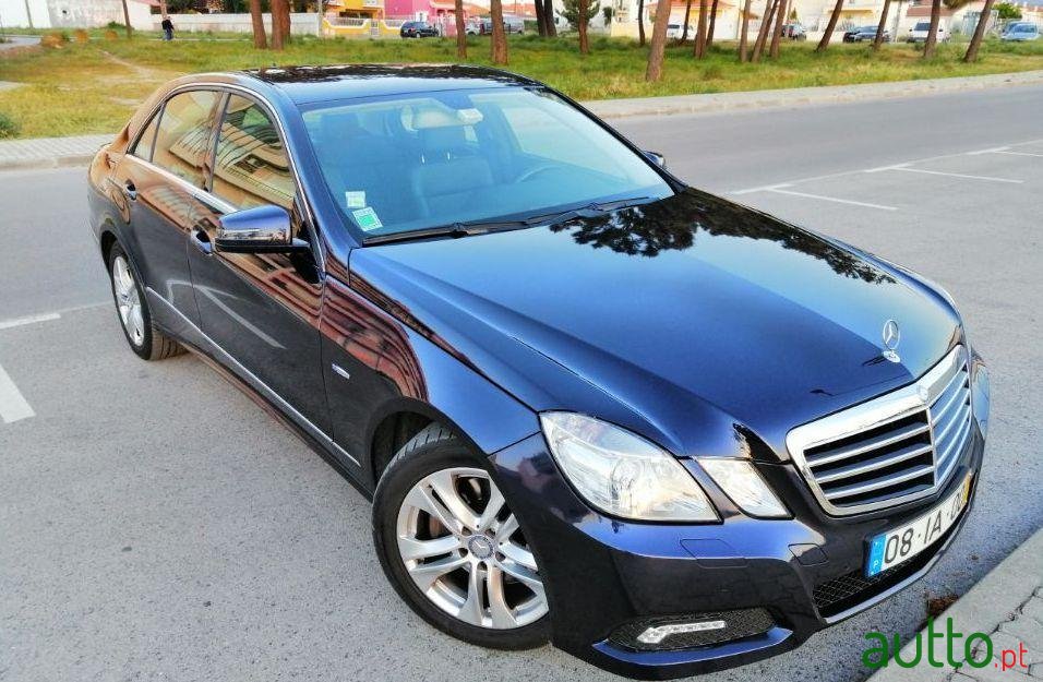 2009' Mercedes-Benz E-250 photo #2
