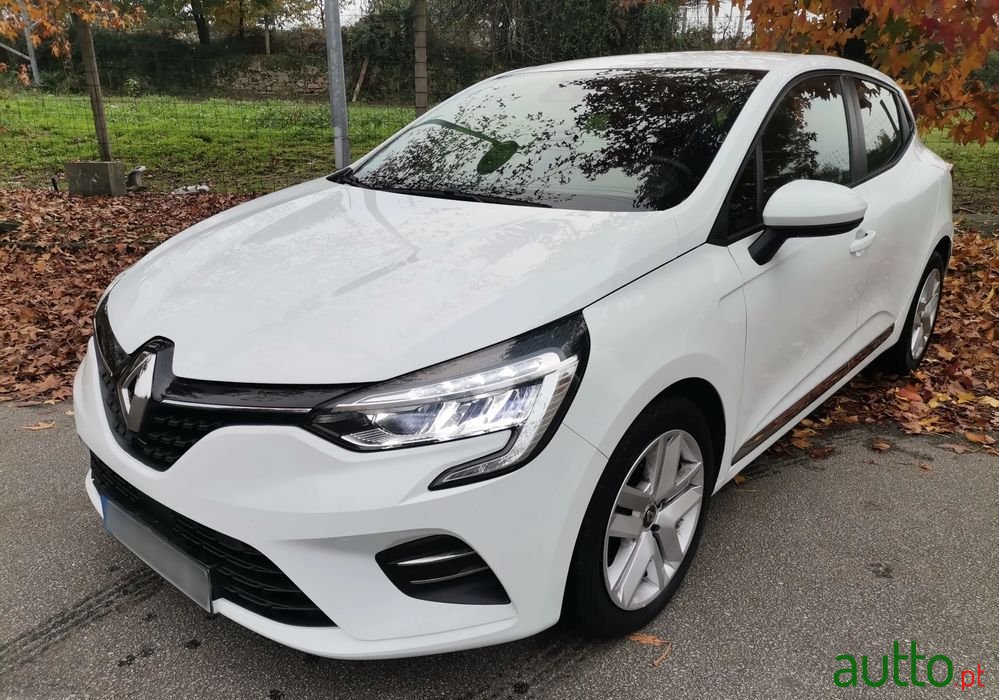 2020' Renault Clio photo #1