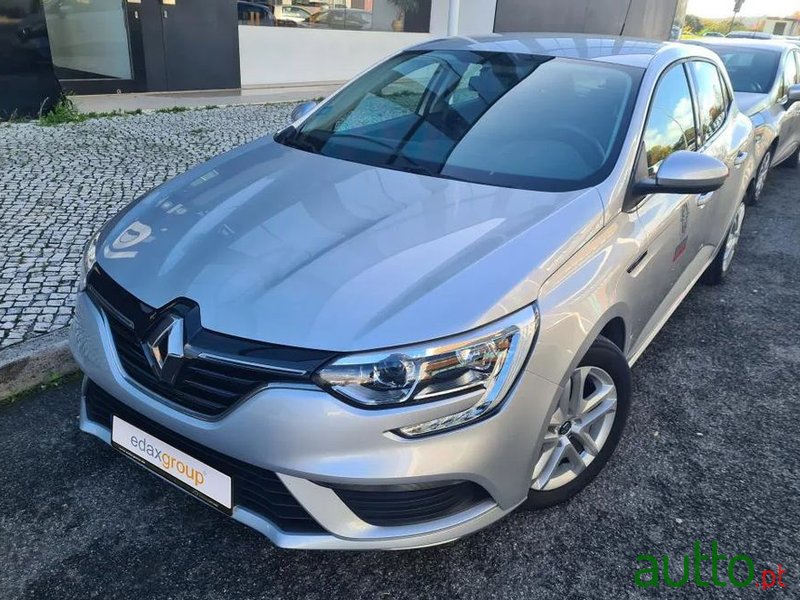 2019' Renault Megane photo #1