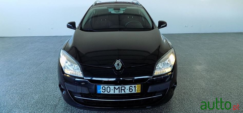 2012' Renault Megane Sport Tourer photo #4