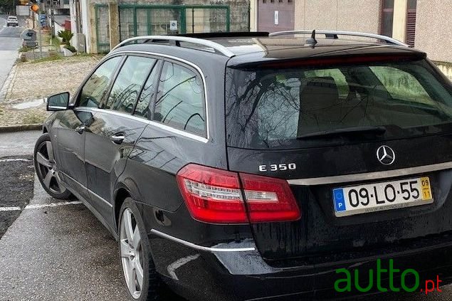 2009' Mercedes-Benz E-350 photo #3