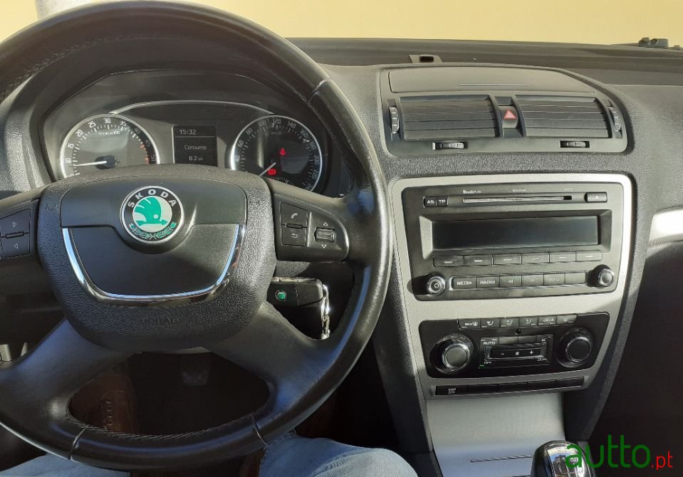 2009' Skoda Octavia Break photo #2