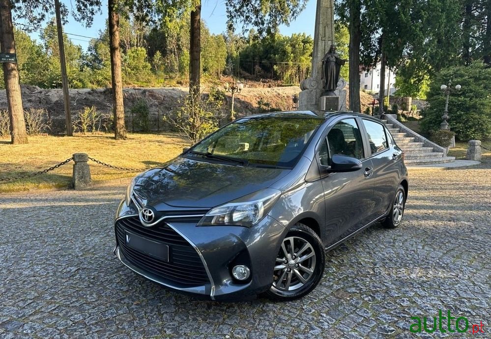2015' Toyota Yaris 1.0 Vvt-I Comfort photo #1