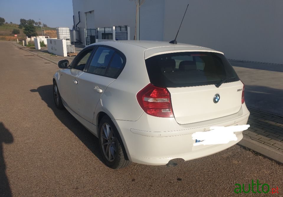 2011' BMW 118 photo #3