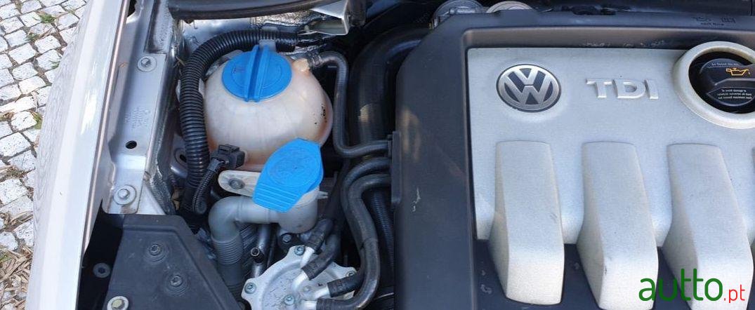 2003' Volkswagen Golf photo #3