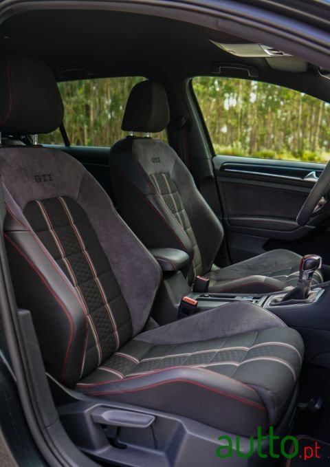 2017' Volkswagen Golf photo #5