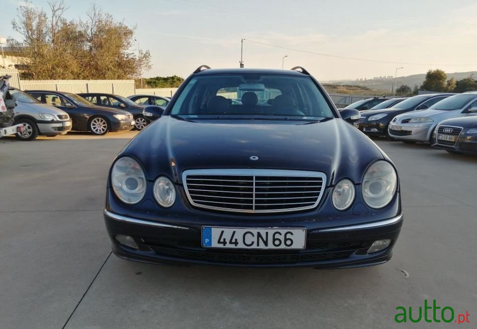 2003' Mercedes-Benz E-220 photo #3