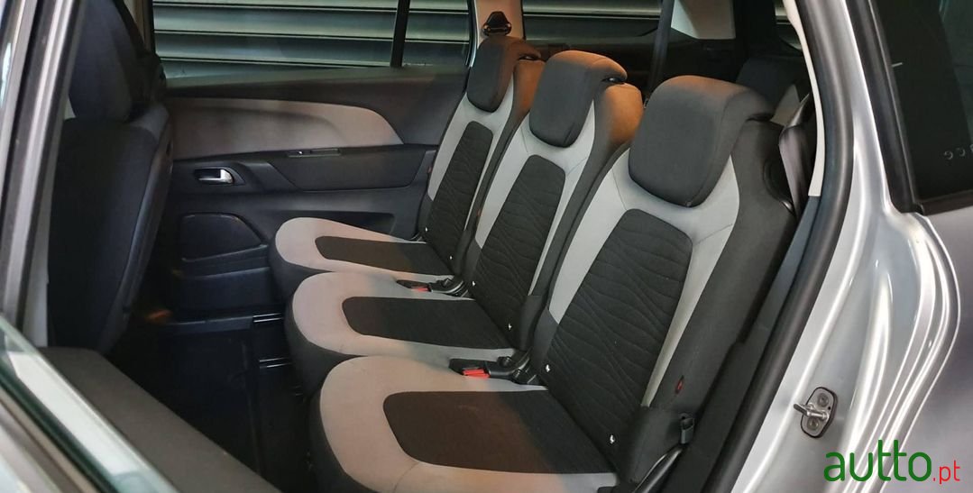 2015' Citroen C4 Grand Picasso photo #5