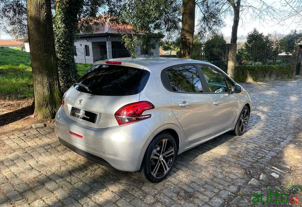 2018' Peugeot 208 photo #6