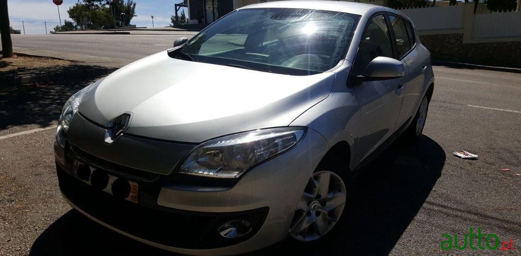 2012' Renault Megane photo #2