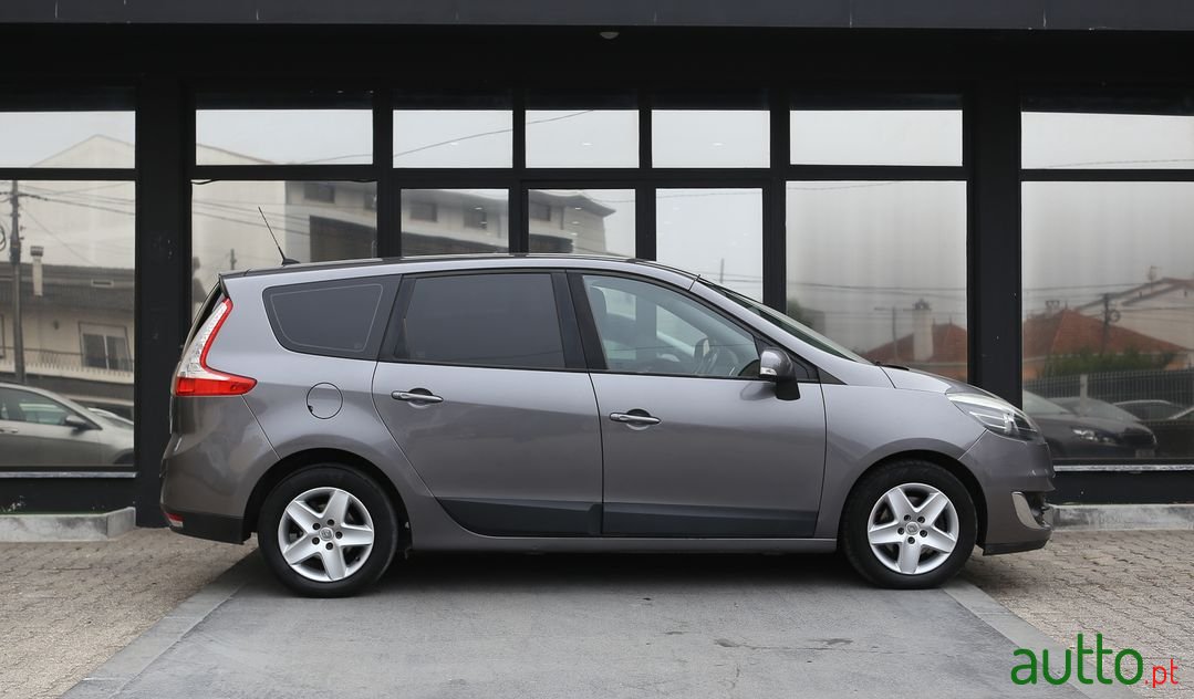 2013' Renault Grand Scenic photo #3