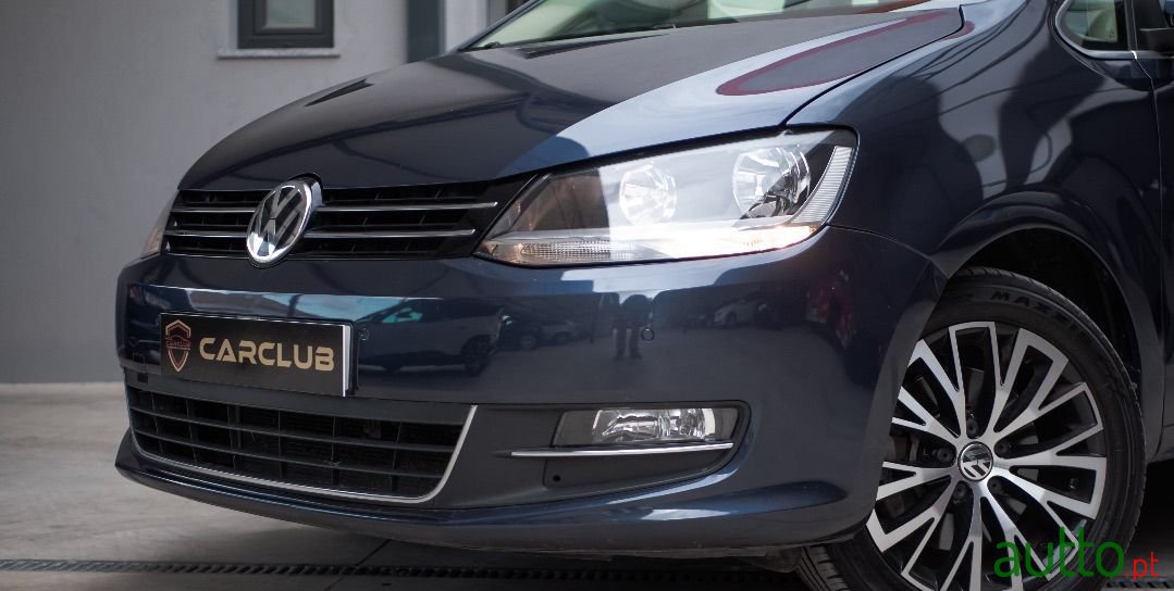 2016' Volkswagen Sharan photo #2