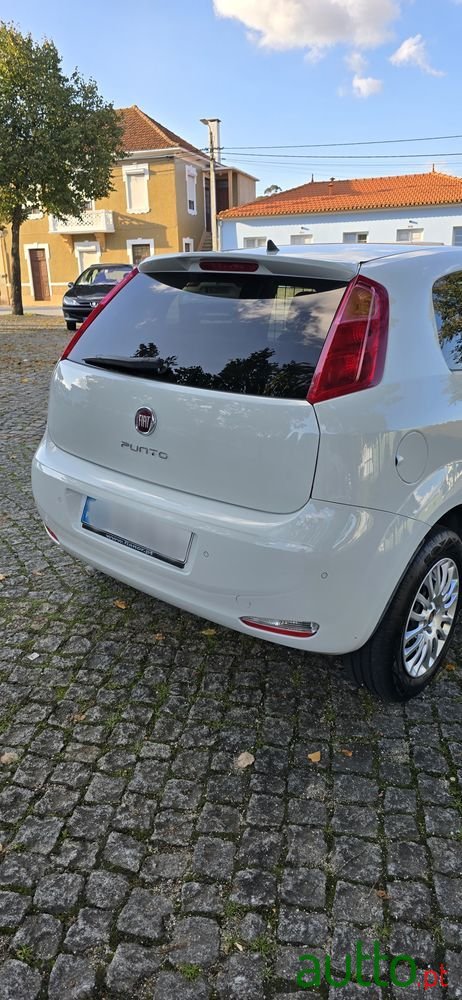 2015' Fiat Punto Evo photo #5