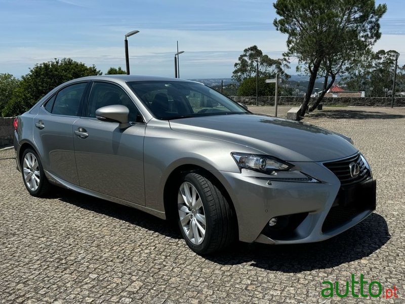 2016' Lexus Is 300H Executive photo #2