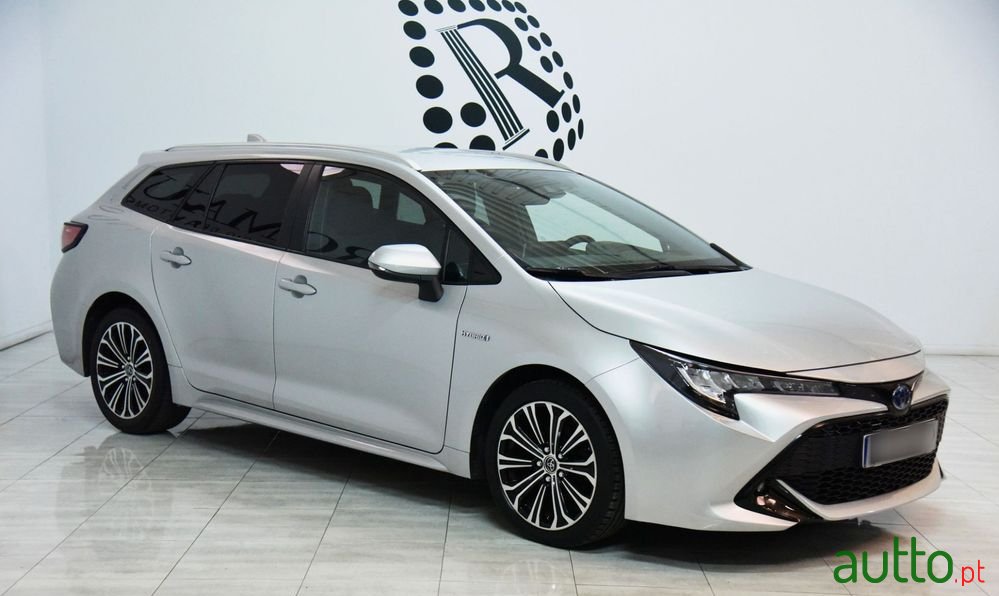 2019' Toyota Corolla Touring Sports photo #4