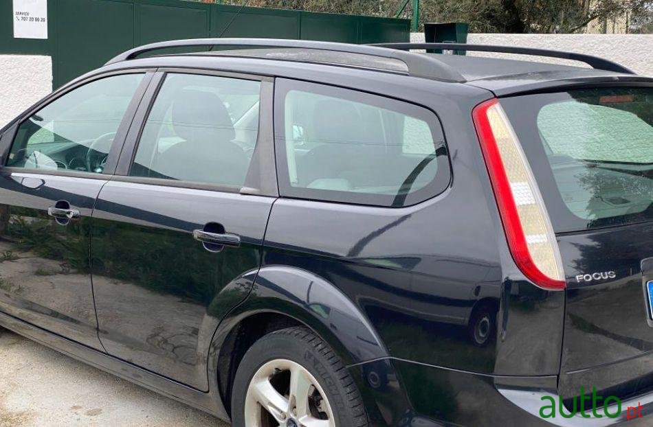 2010' Ford Focus photo #3