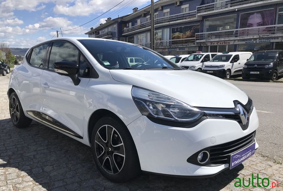 2015' Renault Clio photo #1