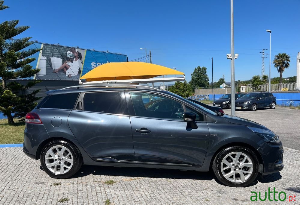 2018' Renault Clio Sport Tourer photo #6