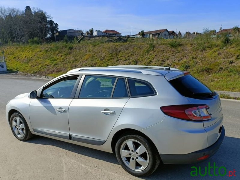 2011' Renault Megane photo #1