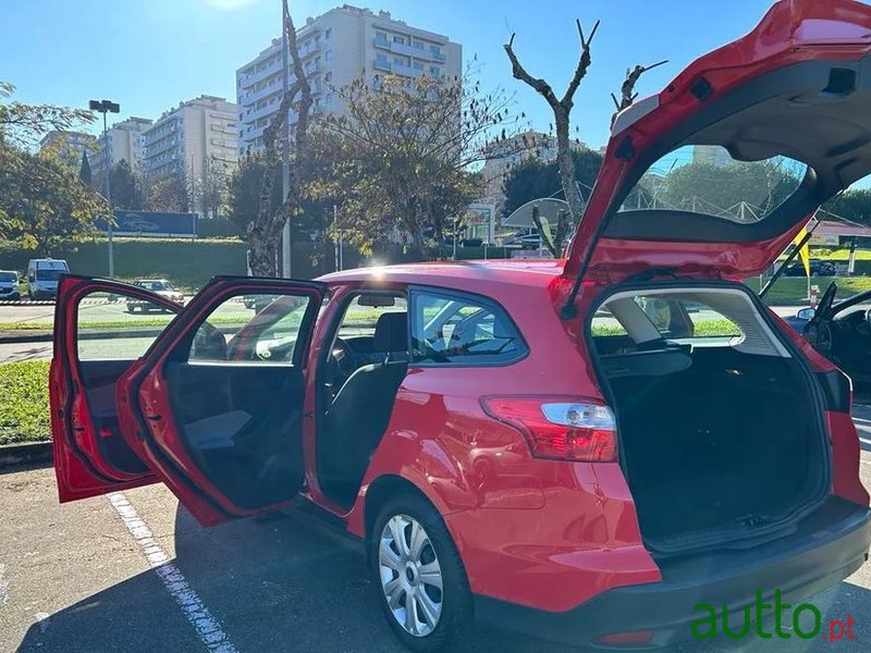 2015' Ford Focus Sw photo #1