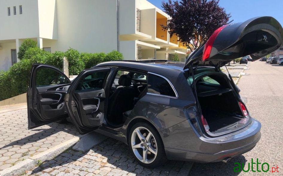 2012' Opel Insignia Sports Tourer photo #1