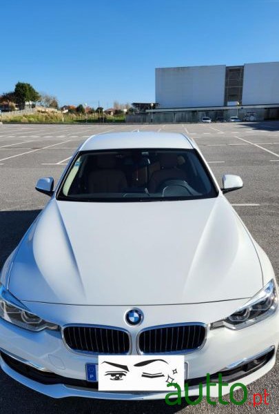 2017' BMW 330 photo #2