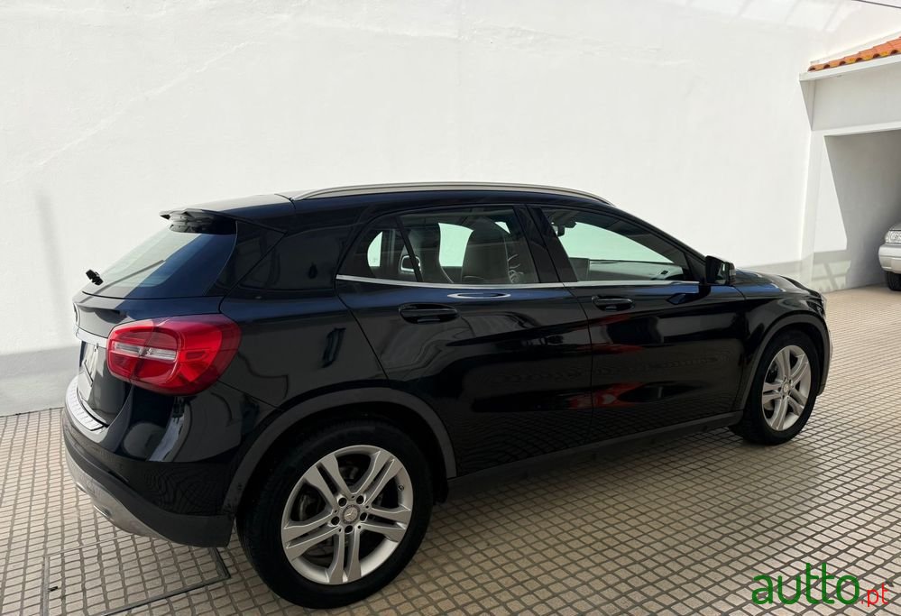 2015' Mercedes-Benz Classe Gla photo #6