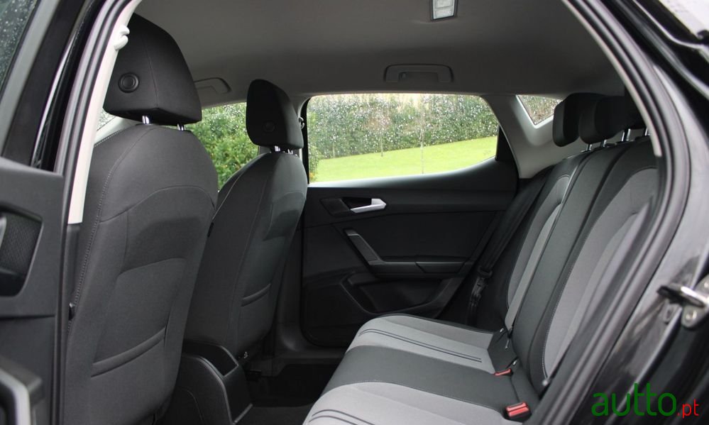 2021' SEAT Leon 2.0 Tdi Style photo #6