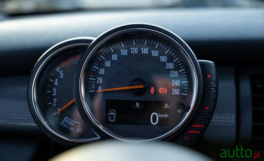 2016' MINI Cooper D photo #6