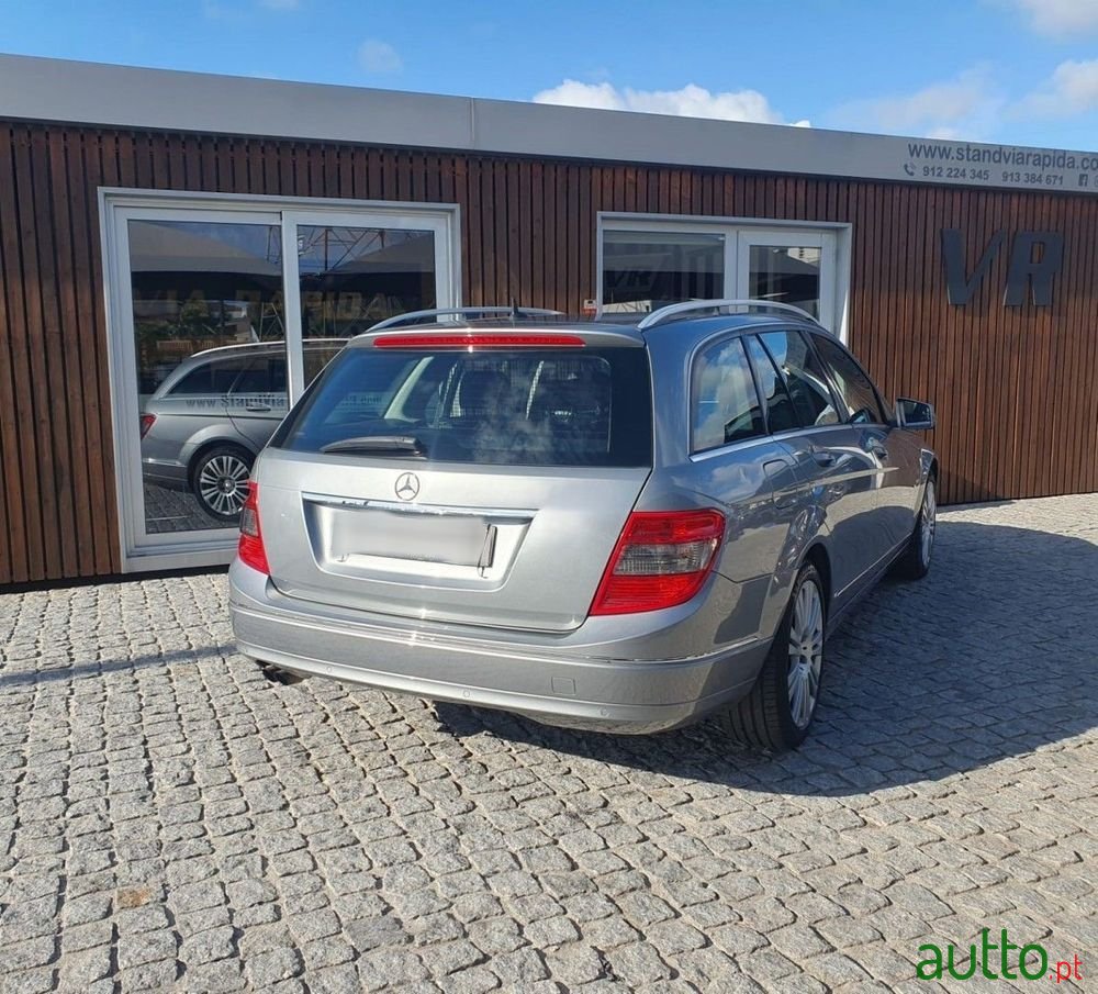 2010' Mercedes-Benz Classe C photo #6