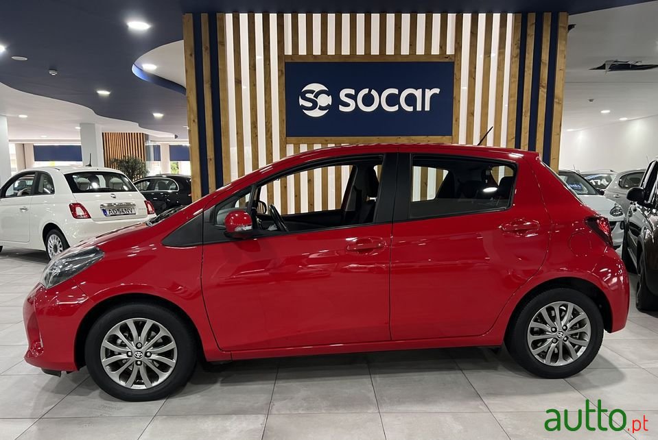 2017' Toyota Yaris photo #2