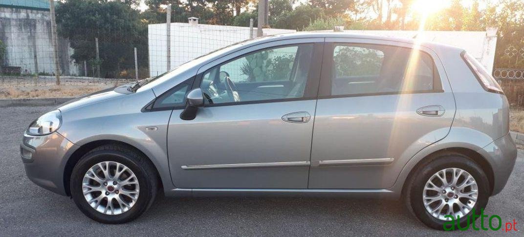 2010' Fiat Punto Evo photo #3