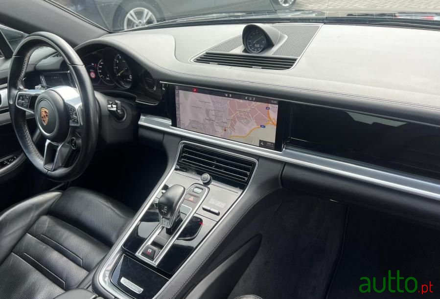 2019' Porsche Panamera 4 E-Hybrid photo #5