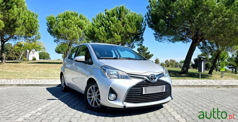 2015' Toyota Yaris photo #3
