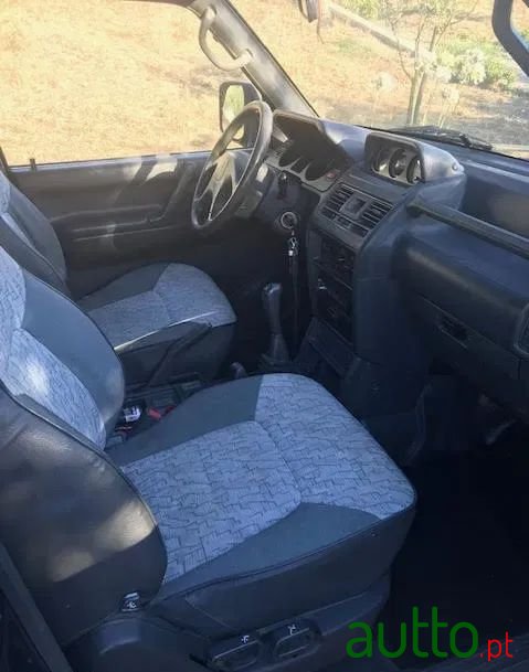 1999' Mitsubishi Pajero photo #4