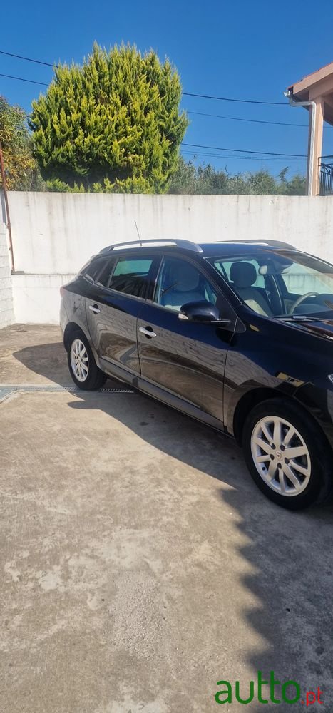 2011' Renault Megane photo #4