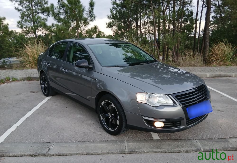 2005' Volkswagen Passat photo #3