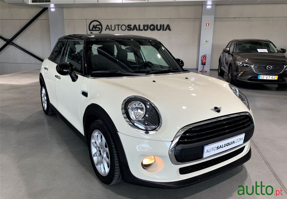 2019' MINI One photo #5