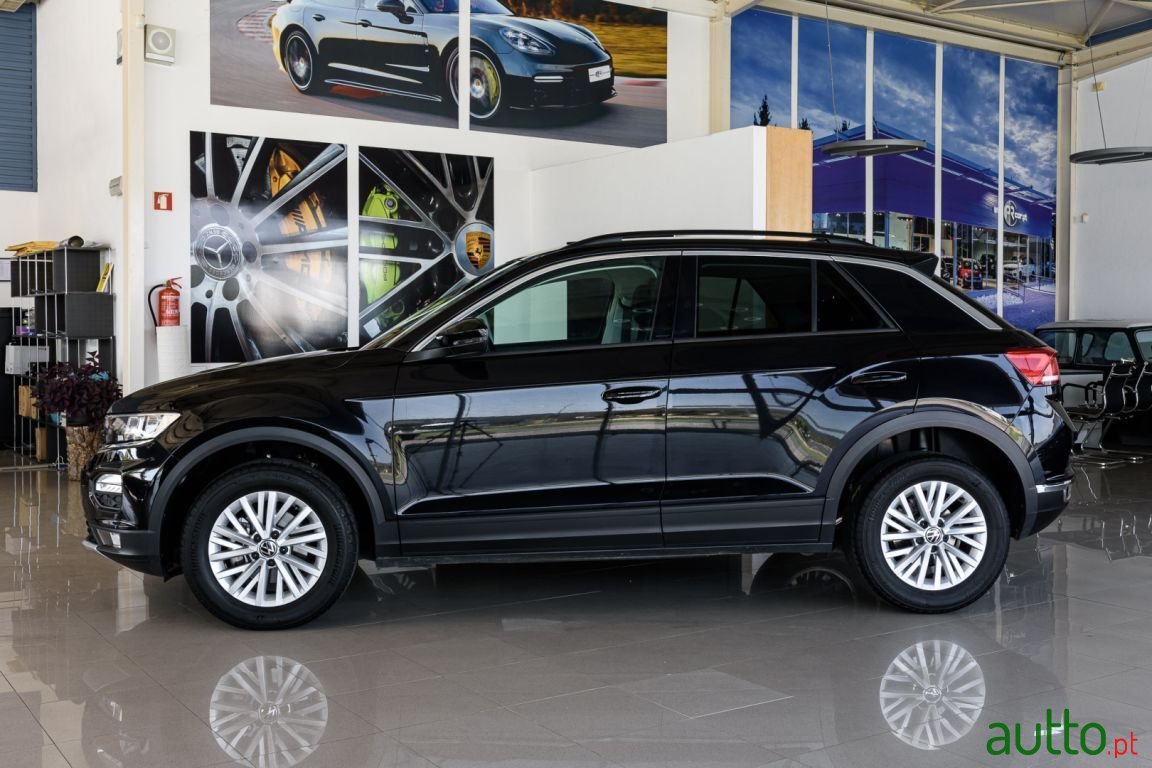 2021' Volkswagen T-Roc photo #3