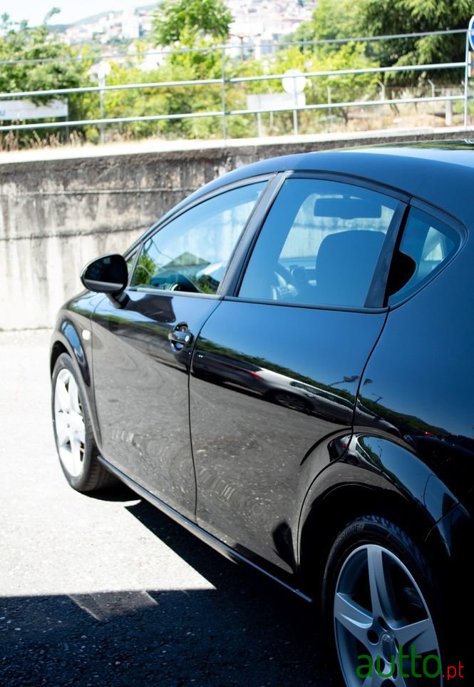 2011' SEAT Leon 1.6 Tdi Sport photo #2