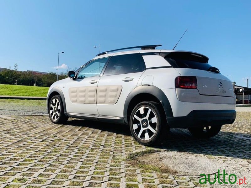 2016' Citroen C4 Cactus photo #3