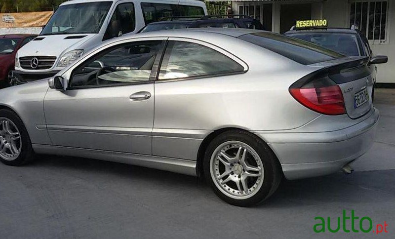 2003' Mercedes-Benz C-220 photo #2