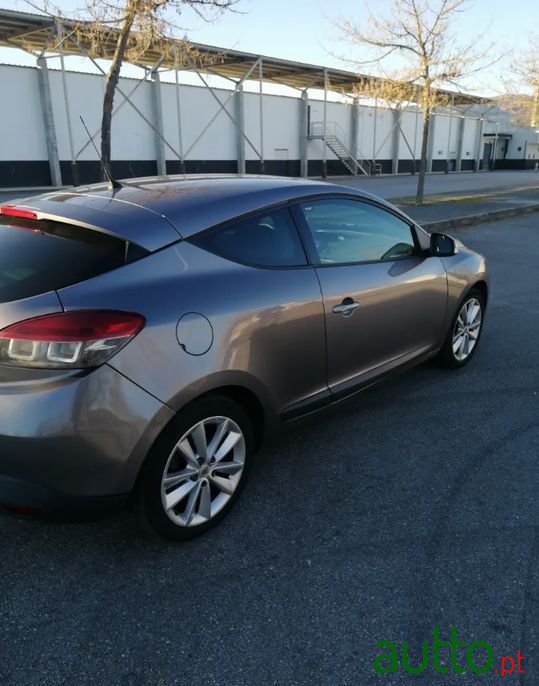 2009' Renault Megane Coupe photo #2