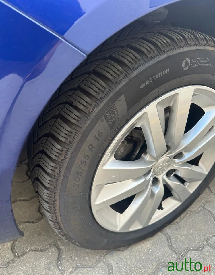 2019' Peugeot 308 photo #5