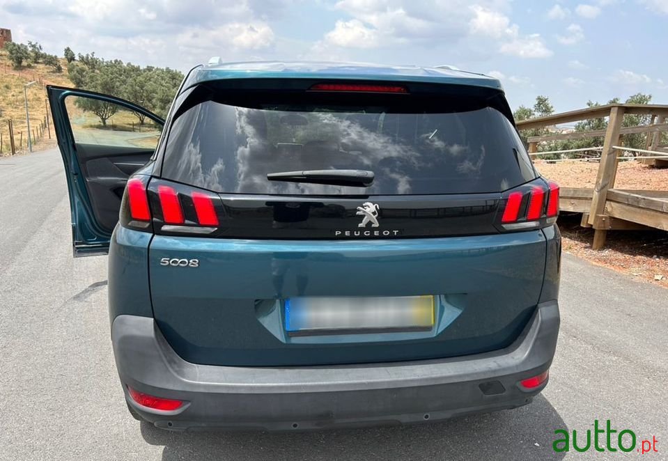 2017' Peugeot 5008 photo #6