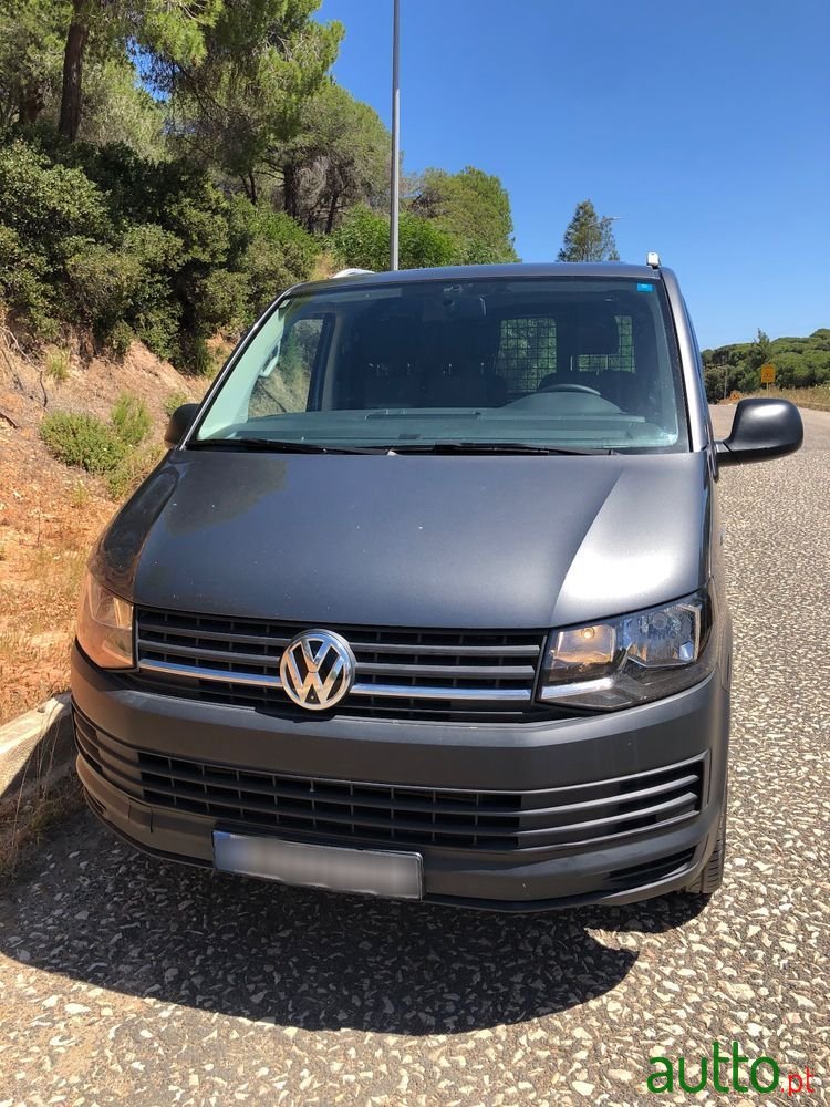 2017' Volkswagen Transporter photo #2
