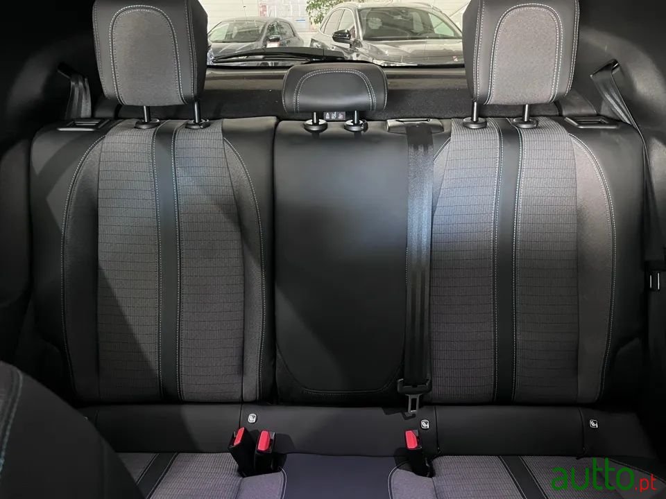 2021' Peugeot 2008 photo #6